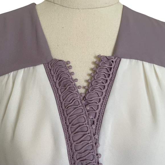 LIZ JORDAN Sz10 White and lilac blouse with button front detailing - Picture 4 of 9